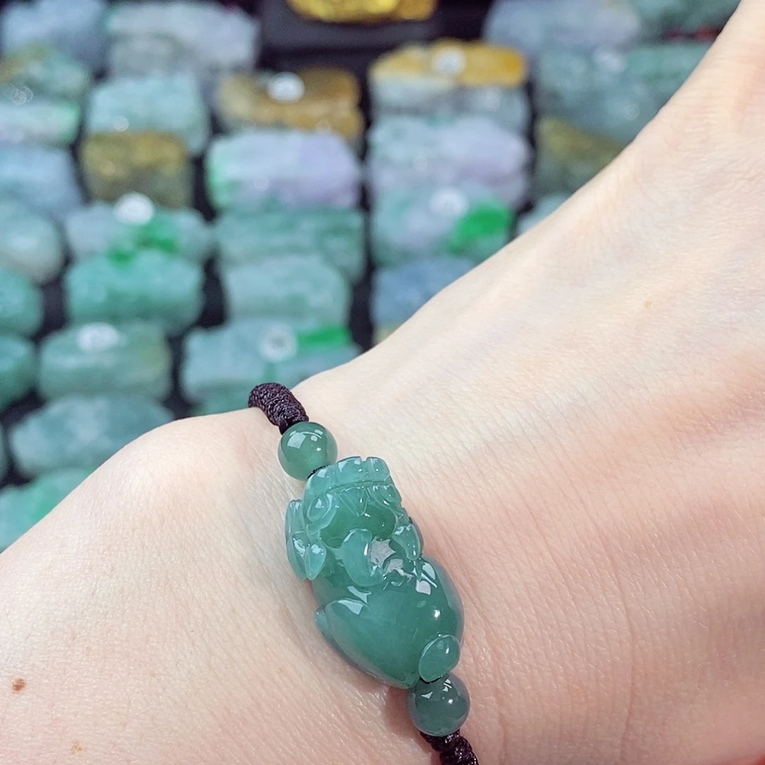 颈饰未镶嵌翡翠天然