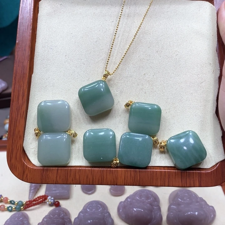 石英质玉颈饰合金