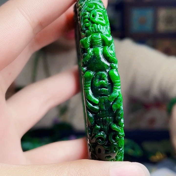 翡翠未镶嵌颈饰多样性59.3
