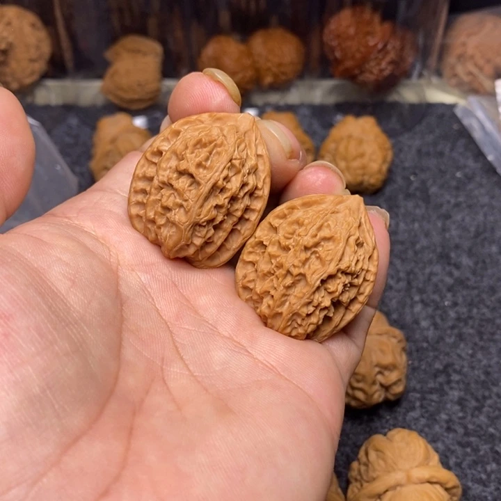 文玩核桃吊坠32野生鸡心