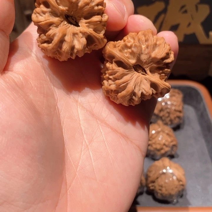 文玩核桃吊坠小**?龙门涧