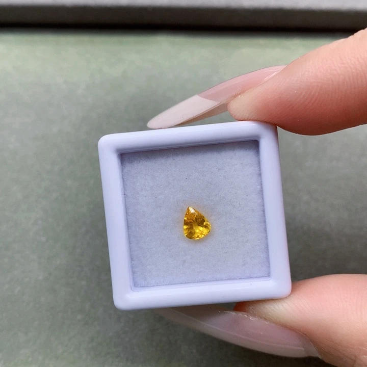 蓝宝石裸石未镶嵌天然金丝雀蓝宝石0.55ct