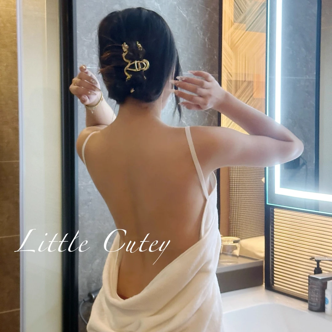 吊带浴衣可穿式珊瑚绒新款纯欲风浴裙露背睡衣性感洗澡浴巾高颜值