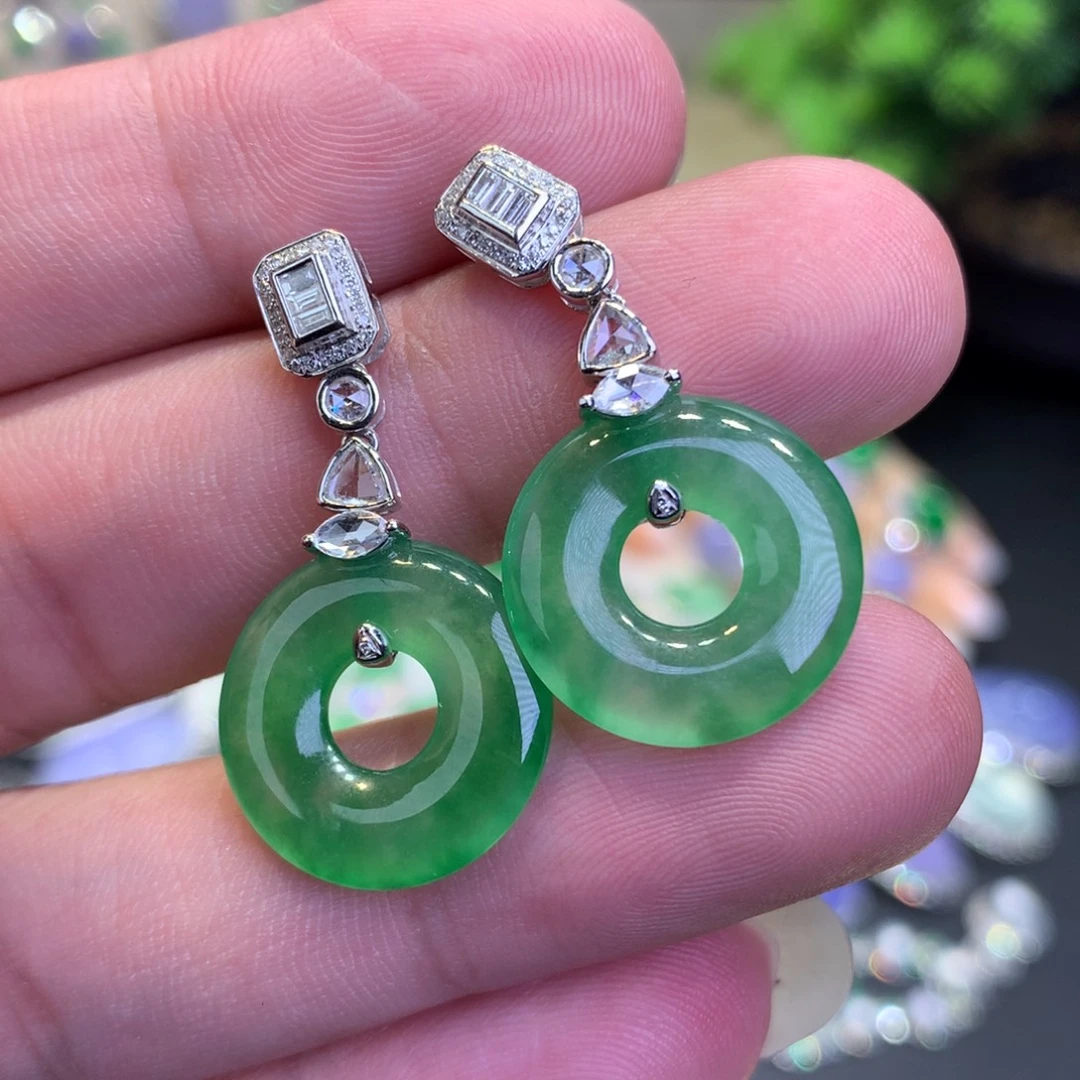 18K金镶嵌翡翠耳饰