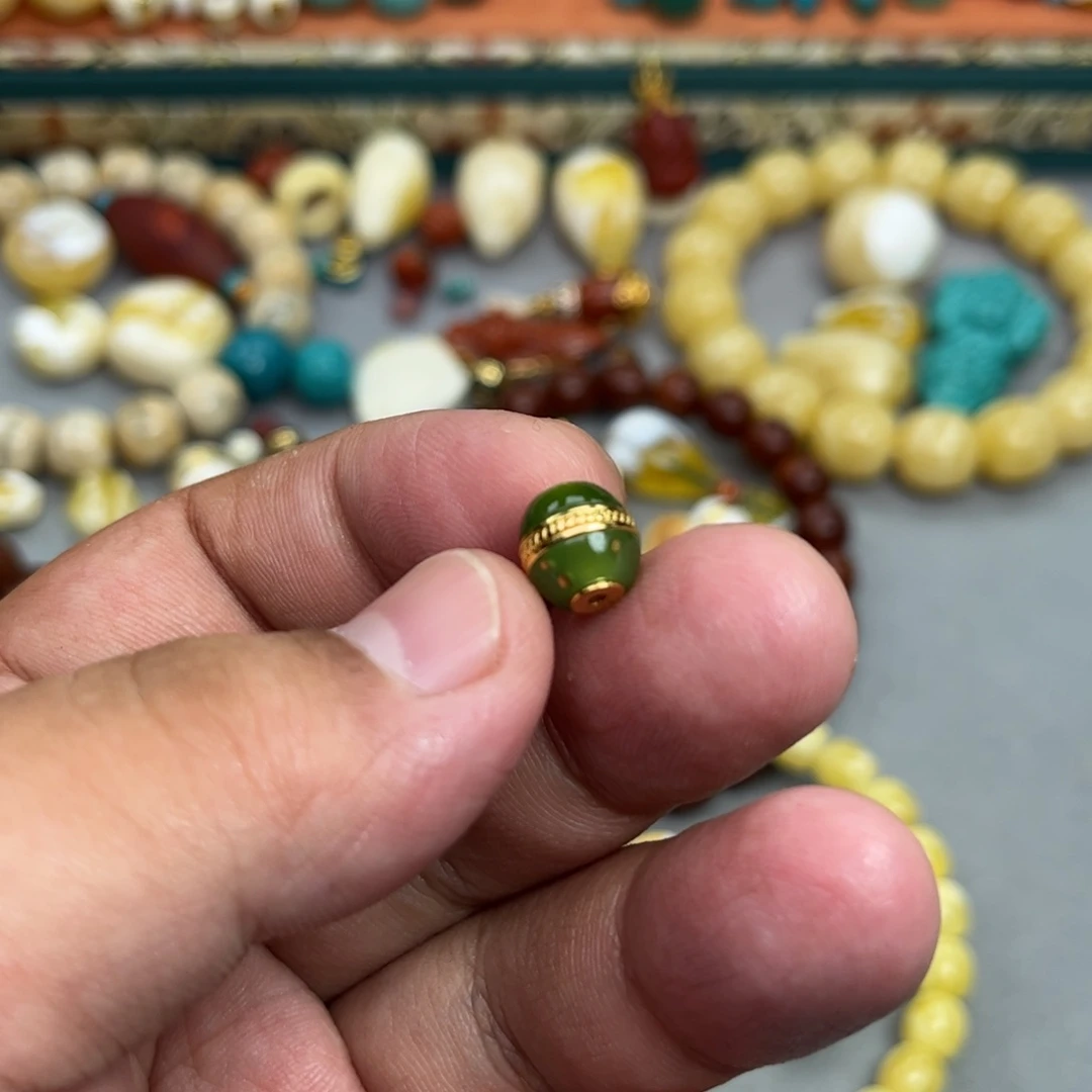 和田玉（碧玉）未镶嵌珠宝奇石