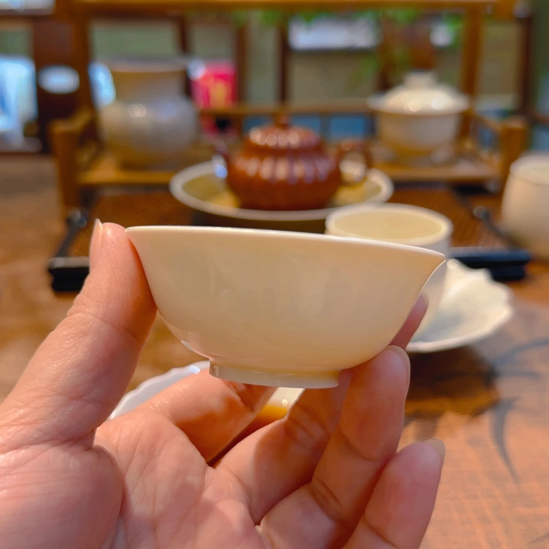 小***柒微澜定瓷 内刻莲纹若深杯50cc