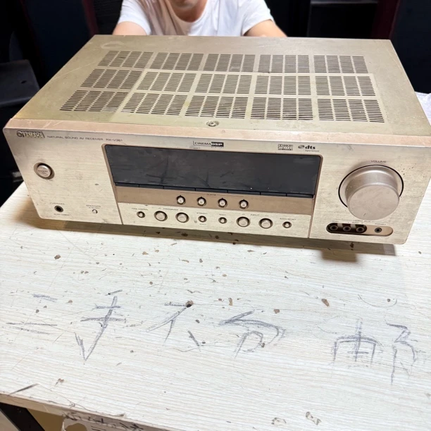 8新  二手雅马哈功放v361 成色差 运费自理 不包退换