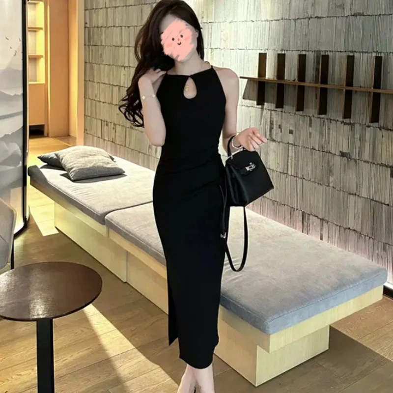 纯欲辣妹气质挂脖吊带连衣裙女2025夏季新款褶皱收腰显瘦开叉长裙