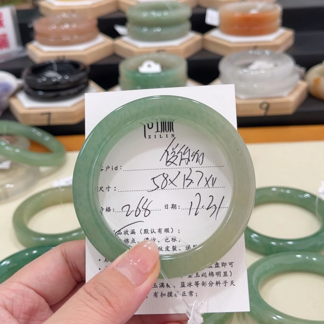 未镶嵌手镯石英质玉爱*哟