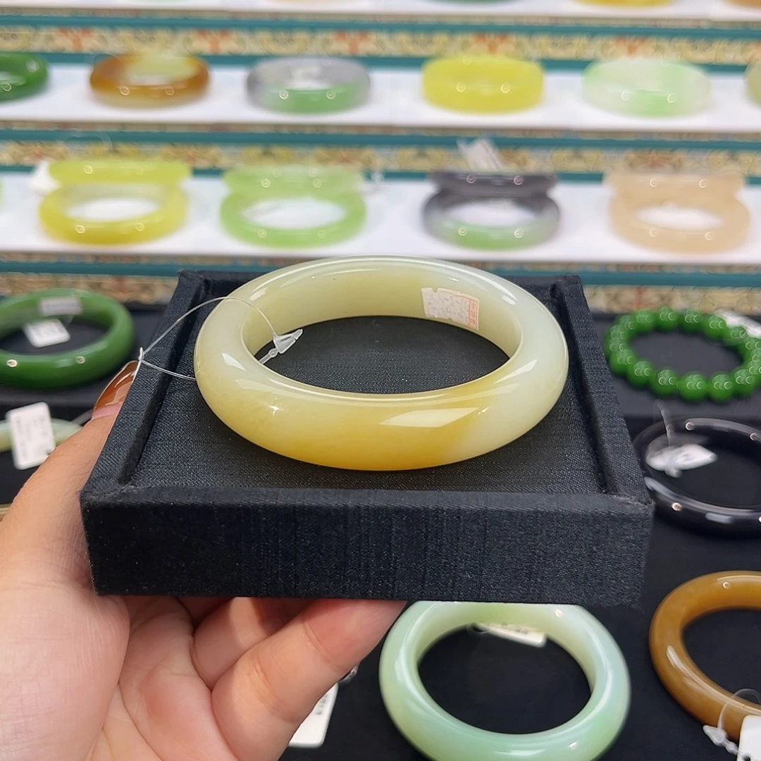 和田玉未镶嵌手镯-糖白手镯