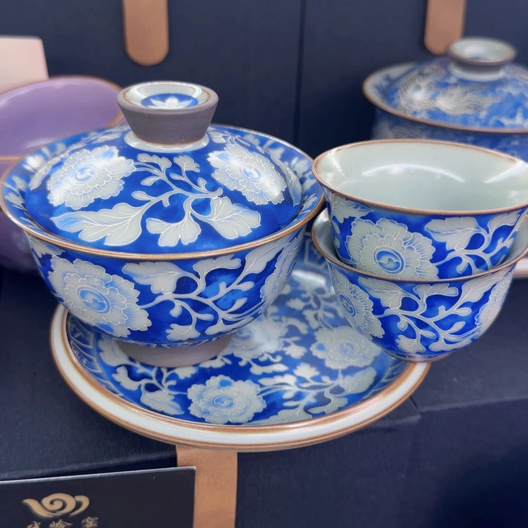 瓷片盖碗很精致很好看