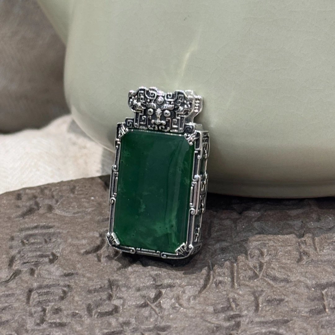 <一禅兄>S925银和田碧无事牌玉方形玉兽面做旧吊坠复古深浅不一