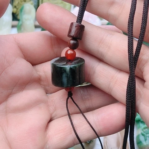 独山玉未镶嵌颈饰璀**代