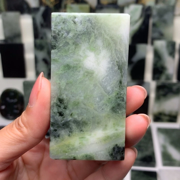 独山玉颈饰未镶嵌