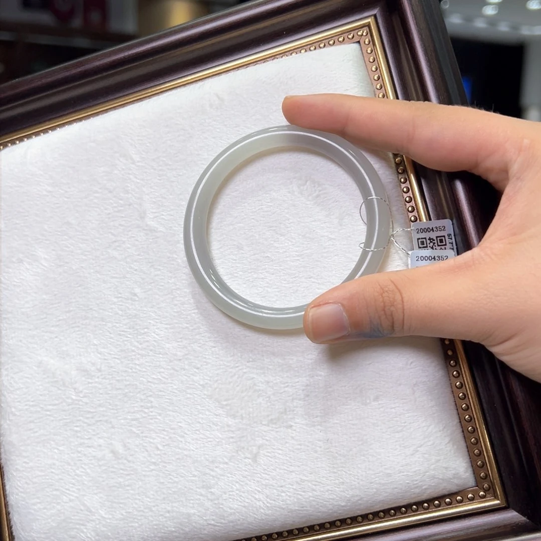 【闪购商品】未镶嵌手镯和田玉58