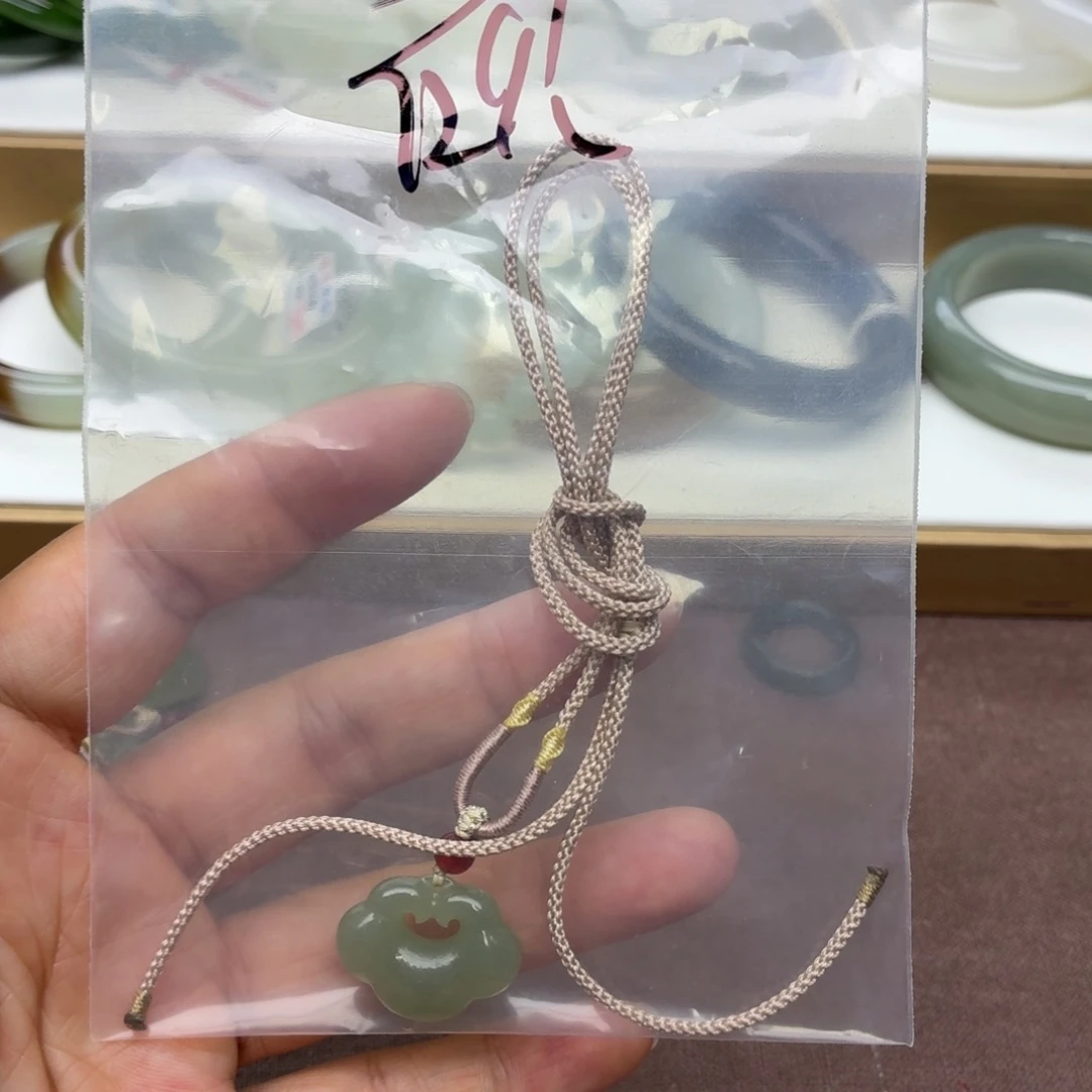 砚***花和田玉未镶嵌颈饰