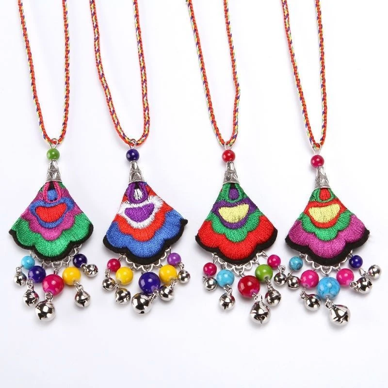 【发10个】批发少数民族风刺绣挂脖铃铛端午节香包儿童香囊挂件