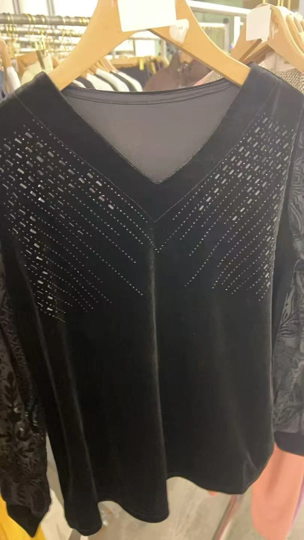 1758#新款时尚气质镂空烫钻上衣