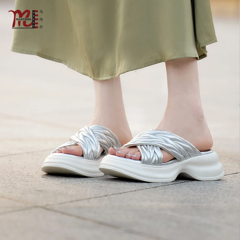 【 金美伶专属 】 MARTNIEL马内尔新款夏季羊皮厚底沙滩拖鞋G48152