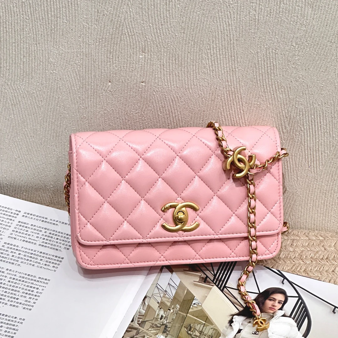 99新 Chanel/香奈儿 25B 樱花粉金扣羊皮双C调节扣woc （25年8月）