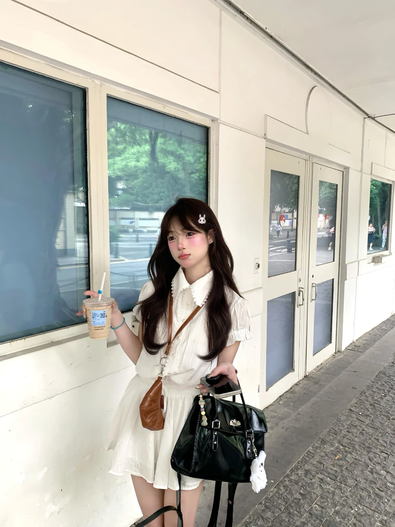 法式白色肌理感泡泡袖衬衫连衣裙女夏季收腰独特别致超好看短裙