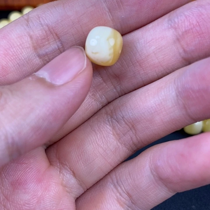 未镶嵌琥珀裸石地阶全品2