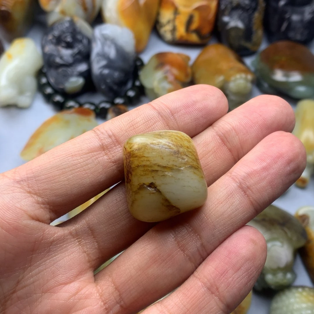 和田玉挂件未镶嵌纸***?