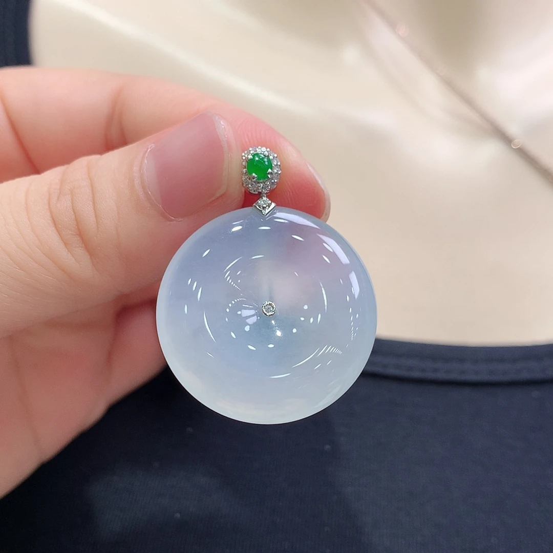 翡翠18K金镶嵌颈饰平安扣