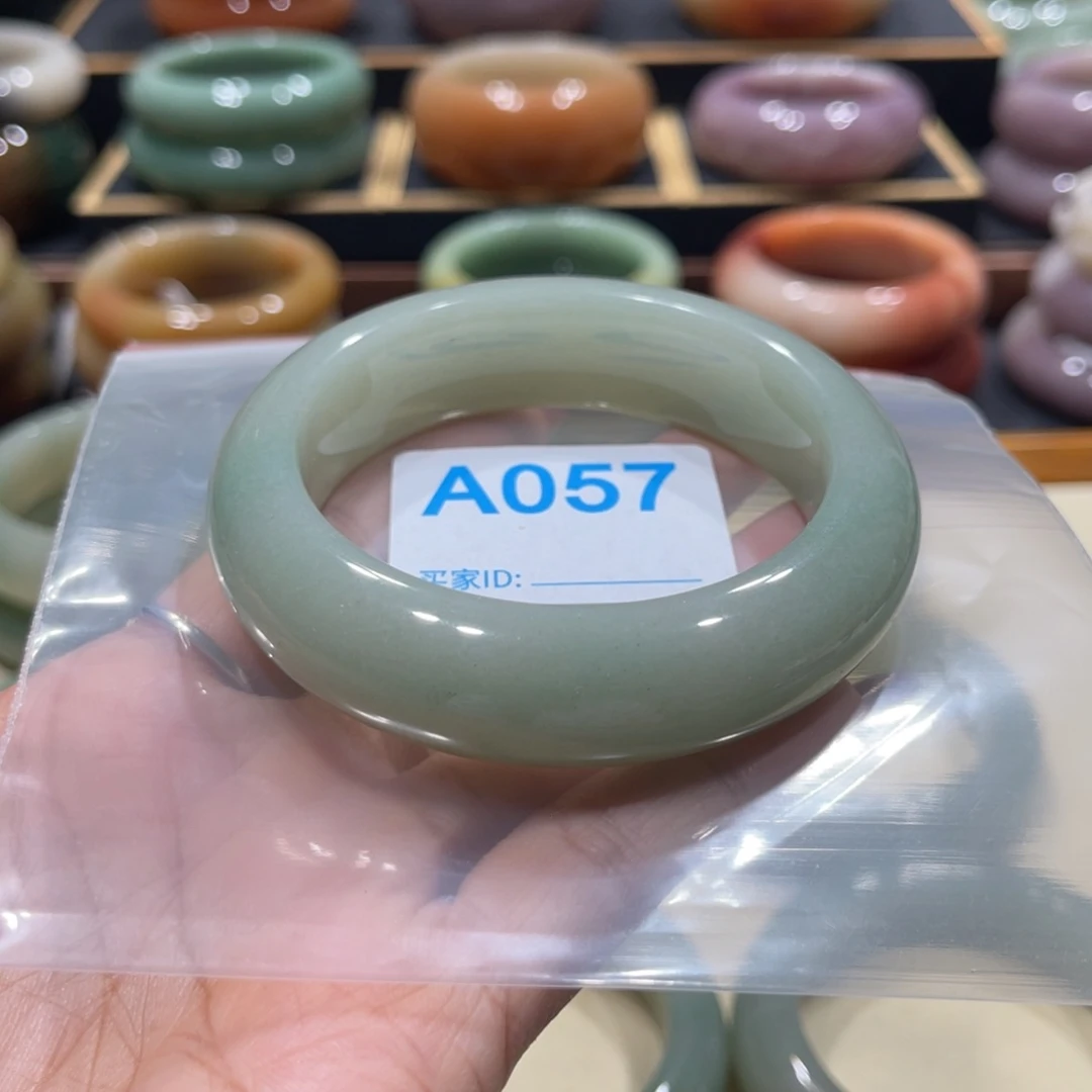 未镶嵌手镯石英岩玉