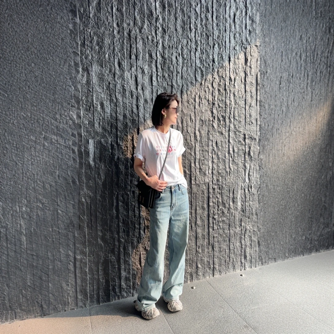 242006杨老板定制新款春款嘴唇印花设计感直筒水洗牛仔裤