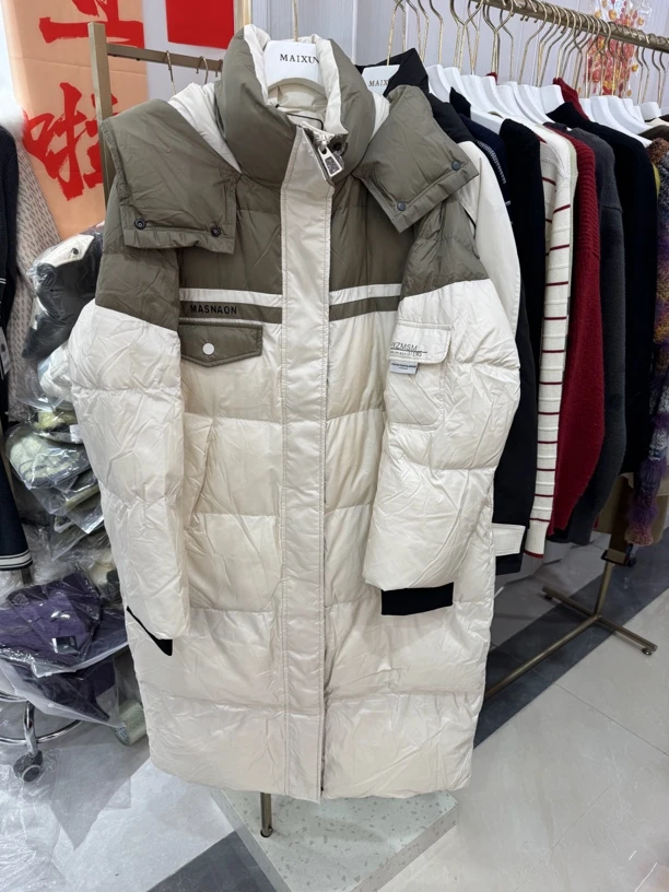 麦寻专柜正品，米绿拼接黑金羽绒服