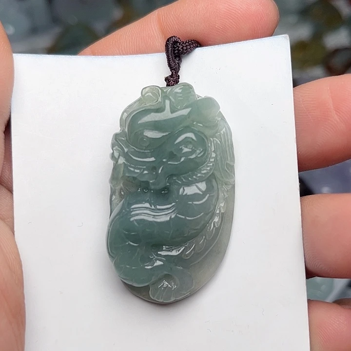 翡翠颈饰未镶嵌咖**糖龙