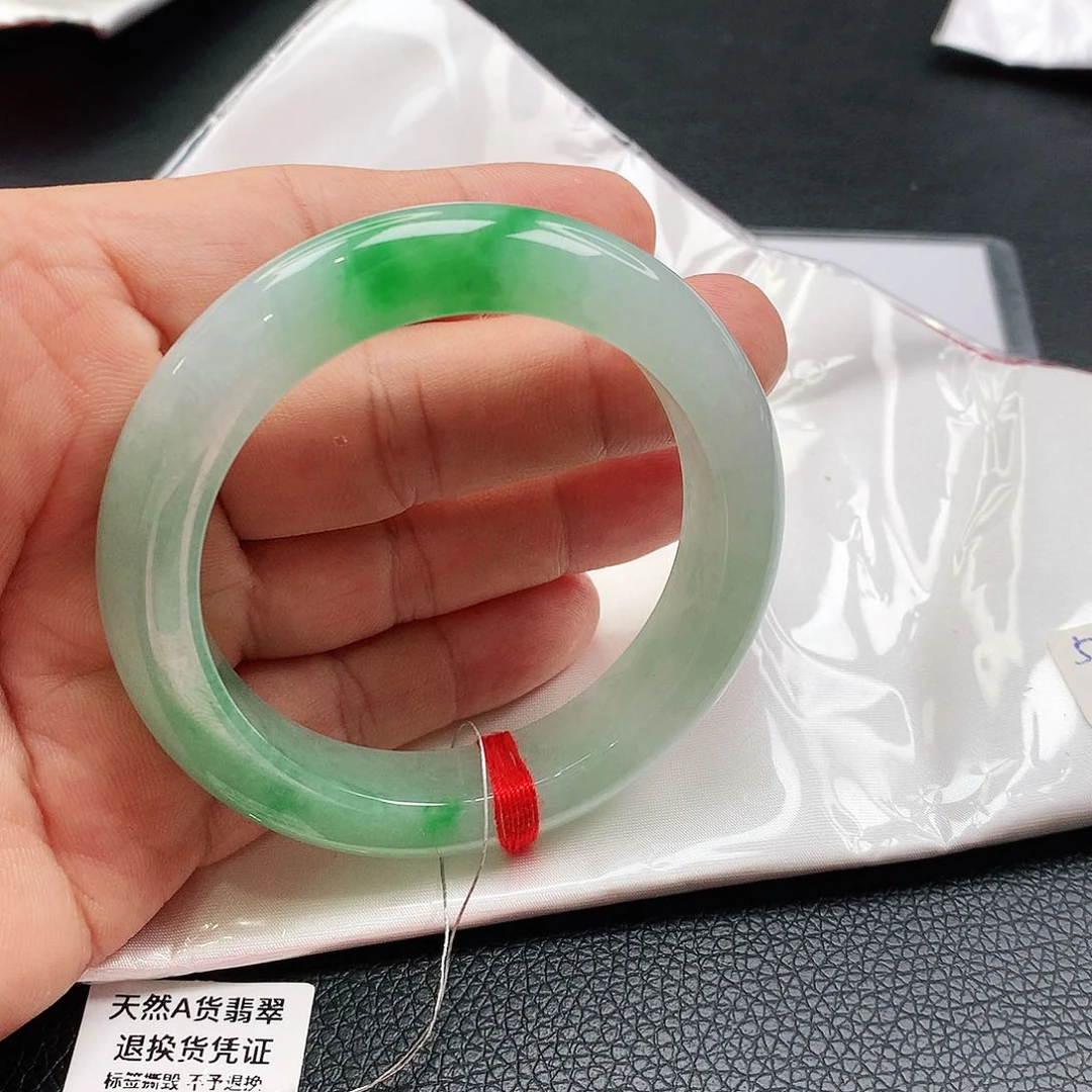 翡翠手镯未镶嵌天然翡翠手镯