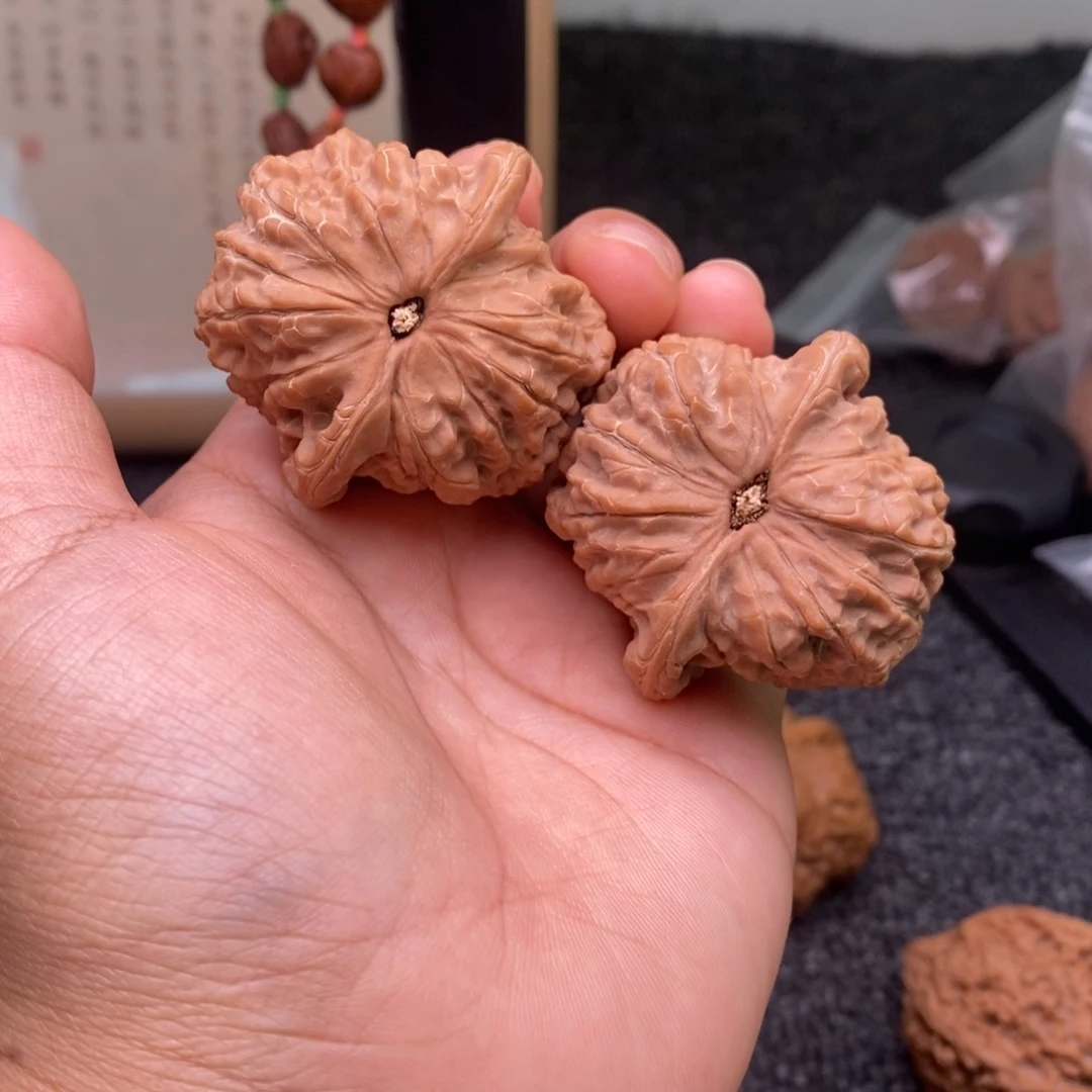 文玩核桃把件44血麒麟