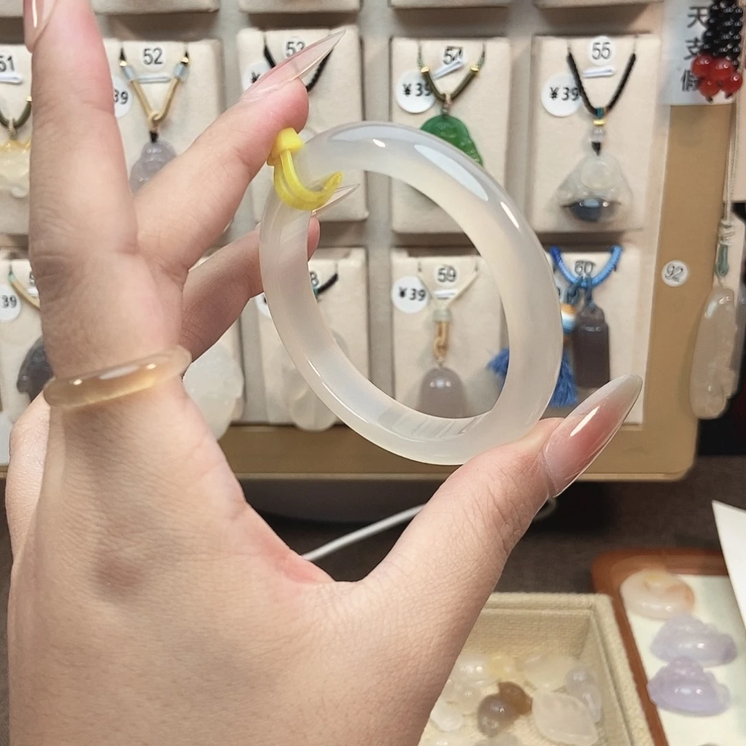 .***c玛瑙/玉髓未镶嵌颈饰