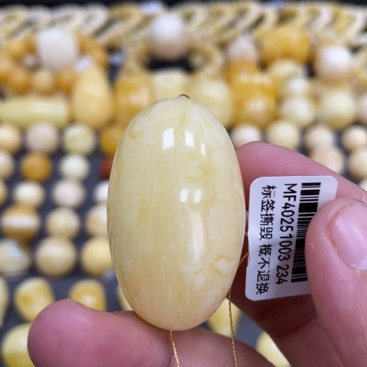 蜜蜡未镶嵌裸石24*40mm浓蜡微瑕疵虎皮