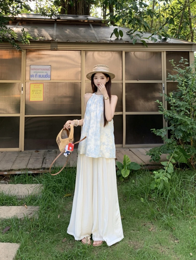 韩系氛围重工绣花挂脖背心无袖显瘦小衫+显瘦百搭阔腿裤