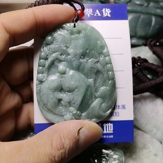 翡翠未镶嵌颈饰挂件