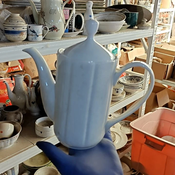 摆件盘子碗茶壶啥都有