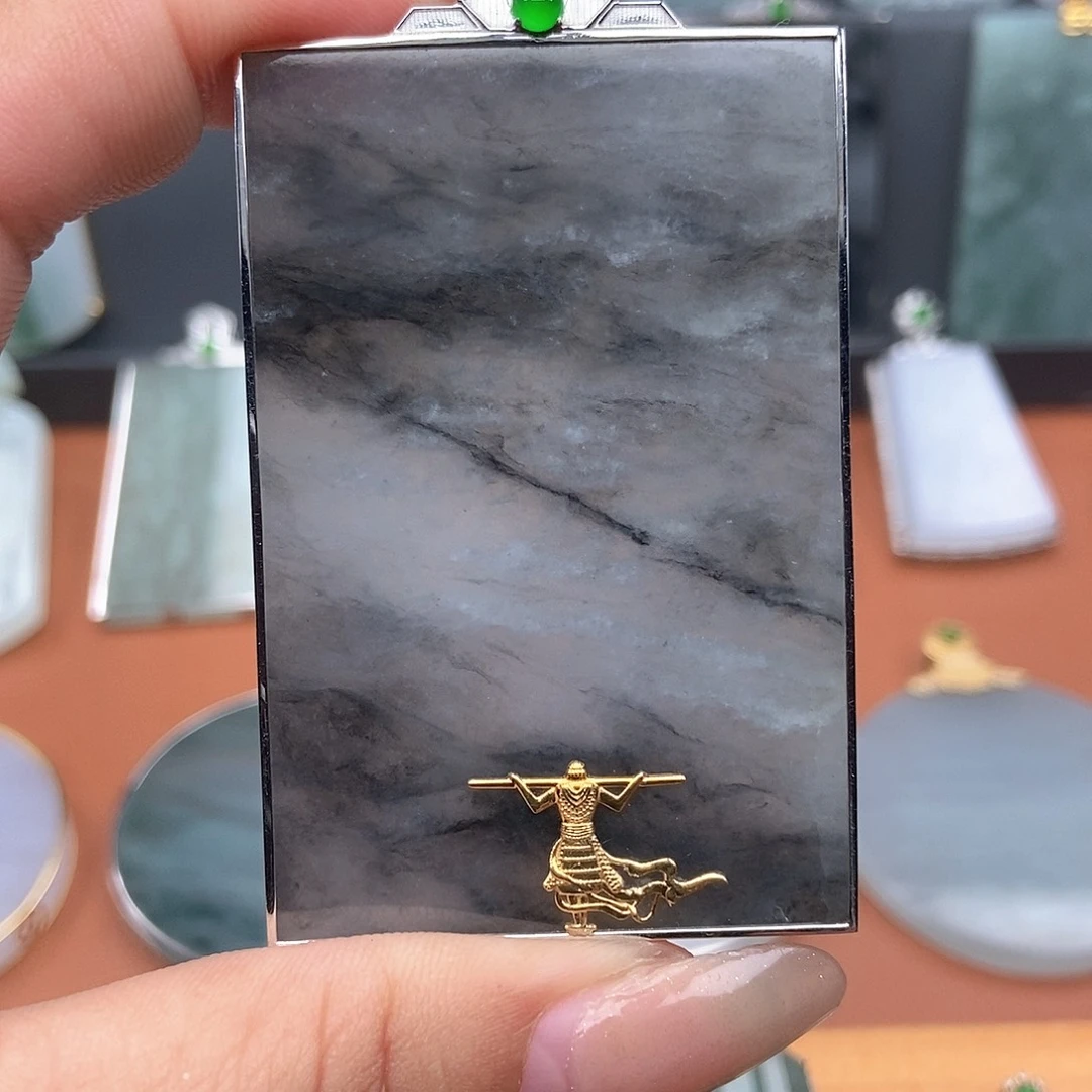 修***性翡翠18K金镶嵌吊坠(不含链)