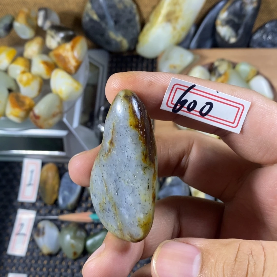 和田玉（糖玉）未镶嵌挂件
