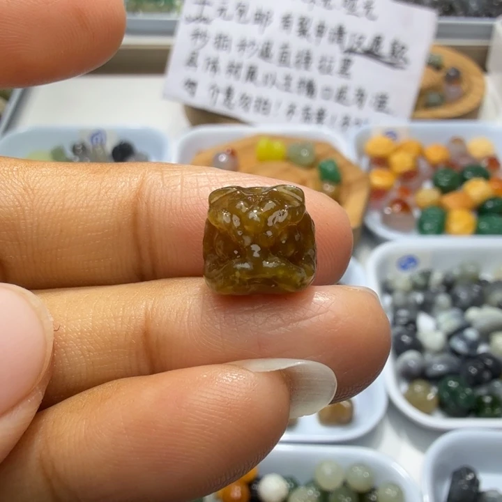 和田玉未镶嵌珠宝奇石