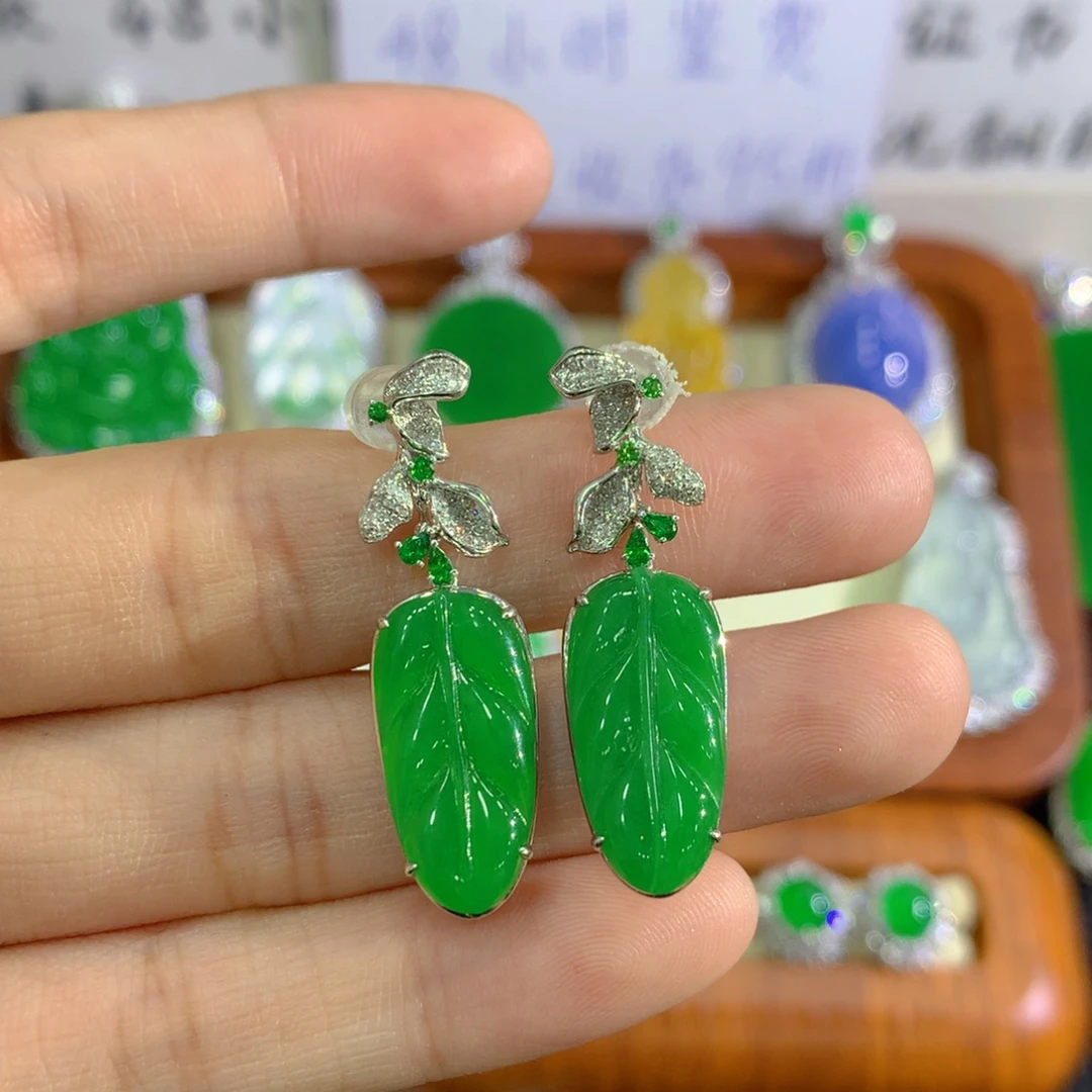 翡翠18K金镶嵌耳钉叶子
