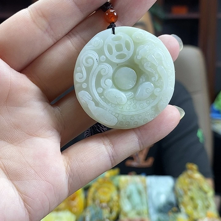 蛇纹石玉未镶嵌颈饰