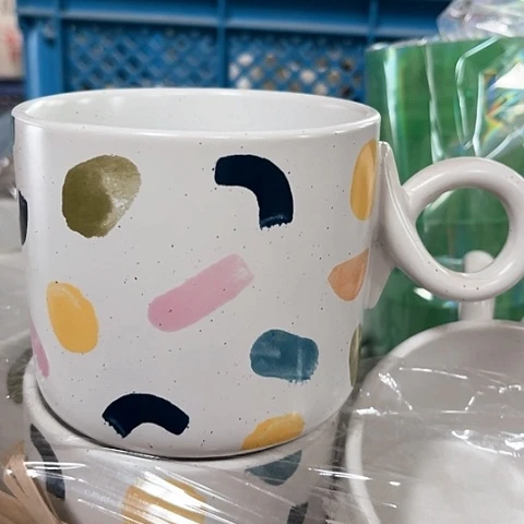 微瑕，不能明火，口径约10厘米，高度8，2个杯子