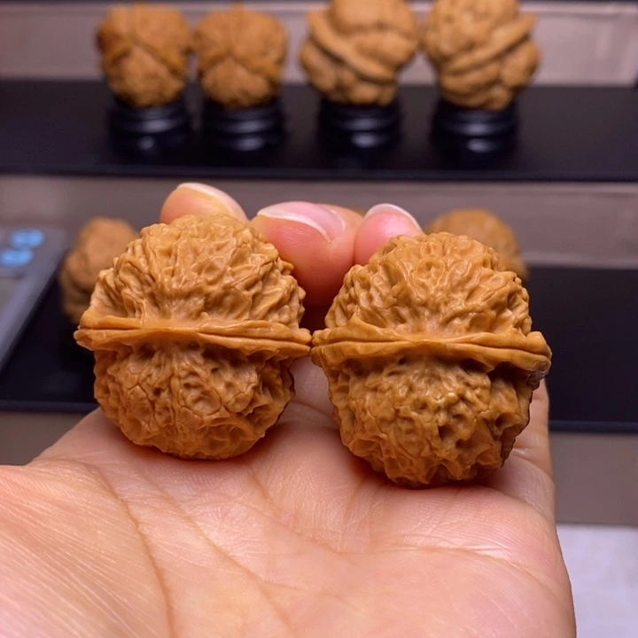 把件文玩核桃珊瑚绣球19