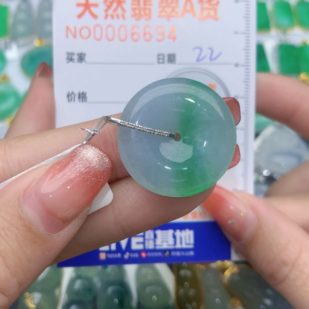 翡翠颈饰18K金镶嵌暖****）扣