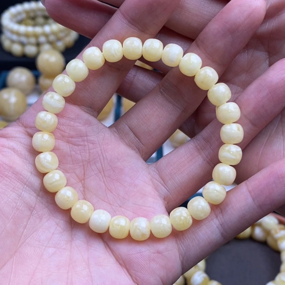 李***怼蜜蜡未镶嵌珠宝奇石