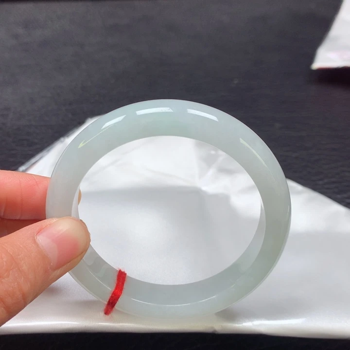 翡翠手镯未镶嵌56圈