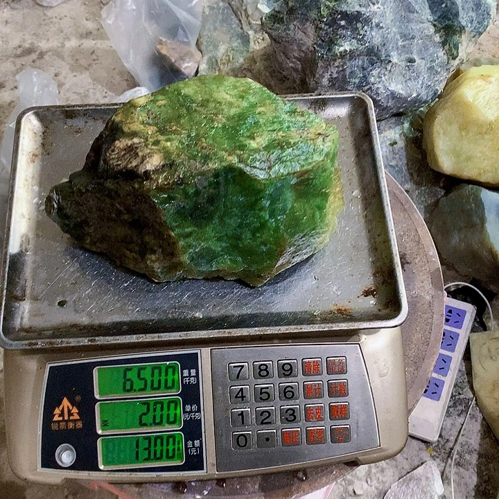 未镶嵌蛇纹石玉珠宝奇石